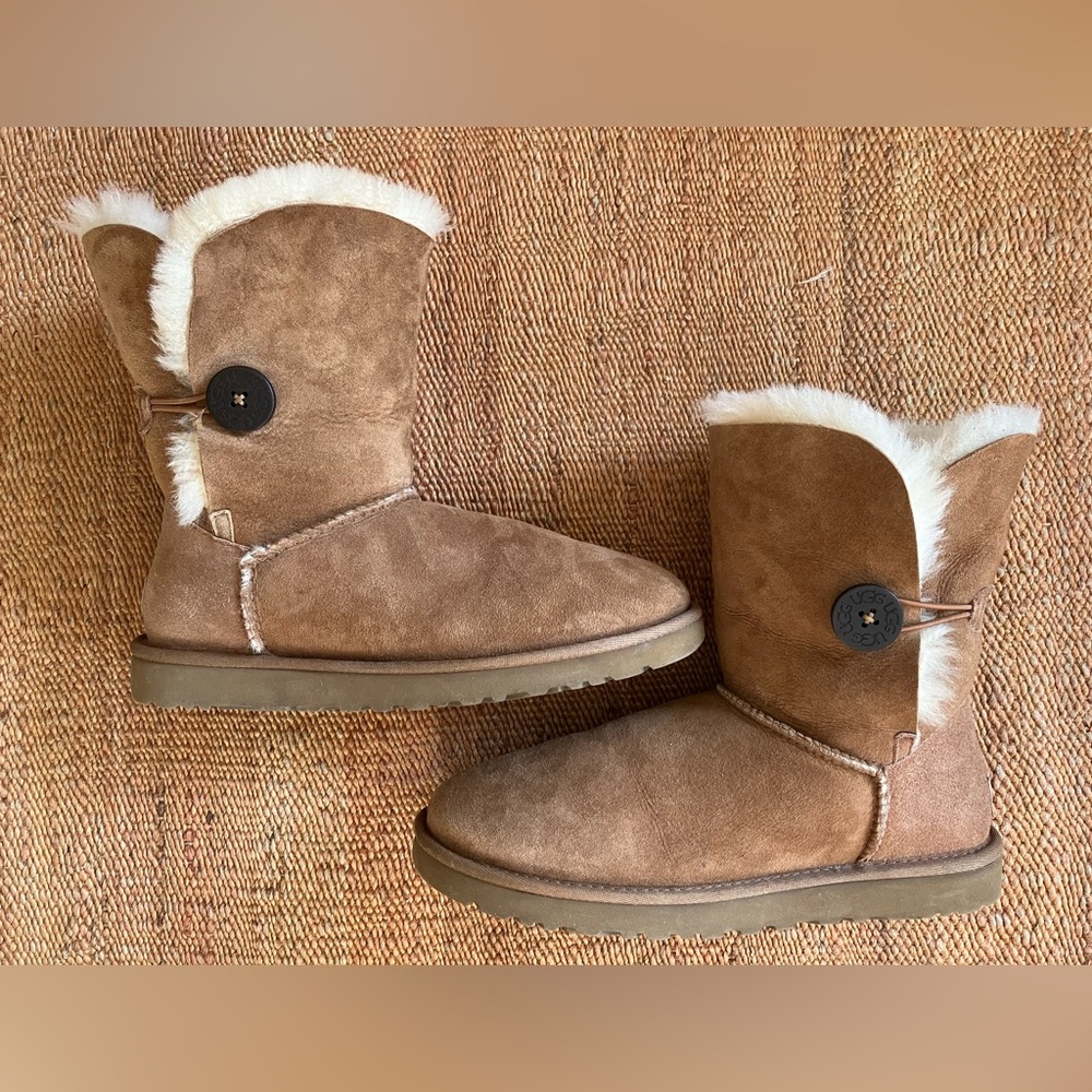 NEW UGG Bailey Button II Boots 9